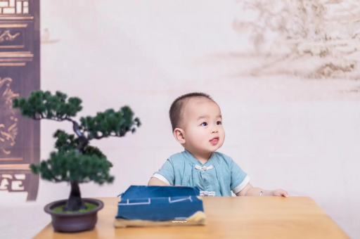 玉溪满月宝宝放屁臭