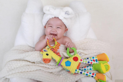 玉溪三个月宝宝正确抱姿 玉溪三个月宝宝正确抱姿